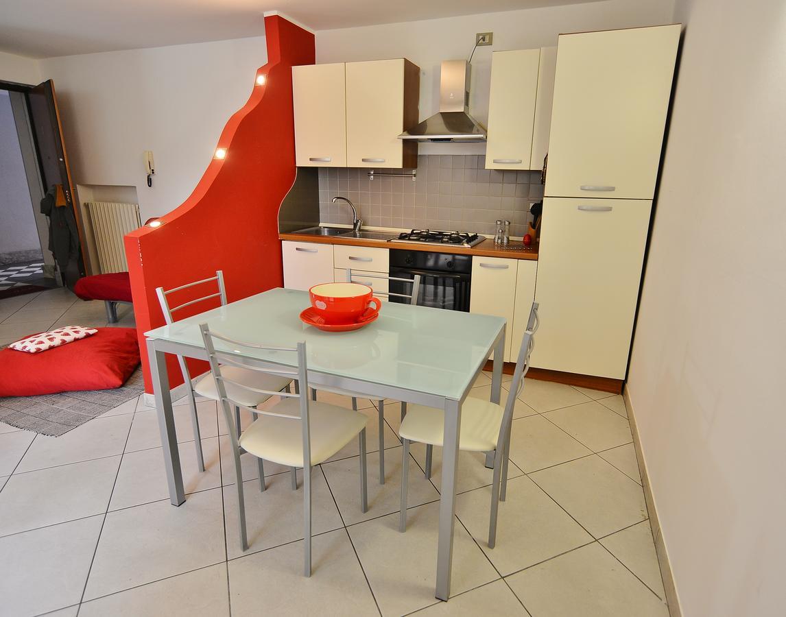 Casa Crissi Lägenhet Alba  Exteriör bild
